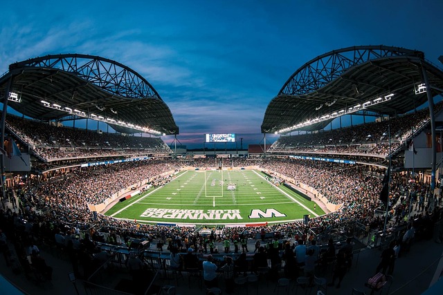 世体：在落选比赛大名单后，法蒂独自在巴萨基地进行训练.